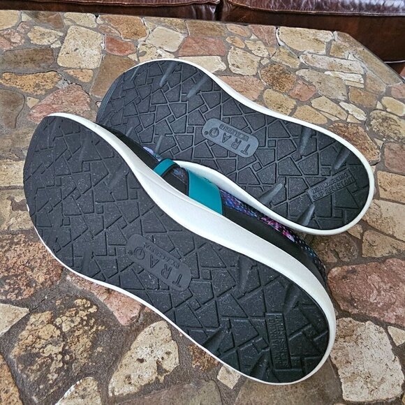 Traq By Alegria Women's Floral Print Sneakers Size 9.5 (40) - Picture 3 of 11